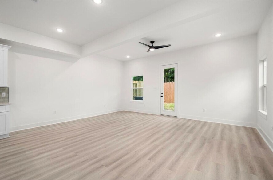 Building Photo - 4937 Southwind St