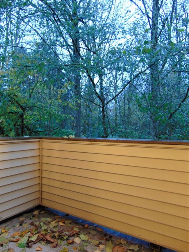 Building Photo - Lovely and Spacious 2 BR/1.75 BA Kirkland ...
