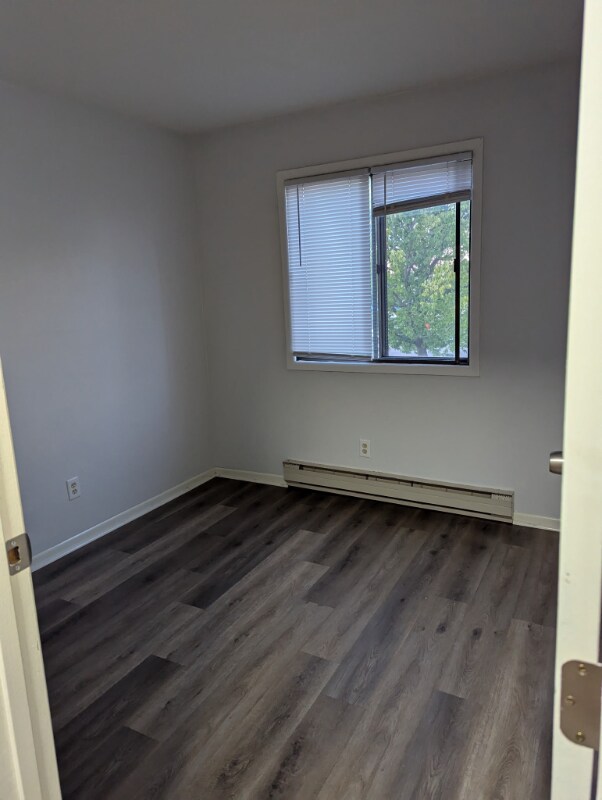 Building Photo - 300 Hopp Ave