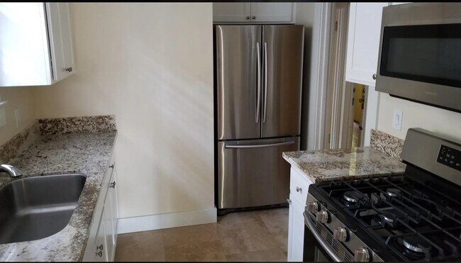 Building Photo - I St