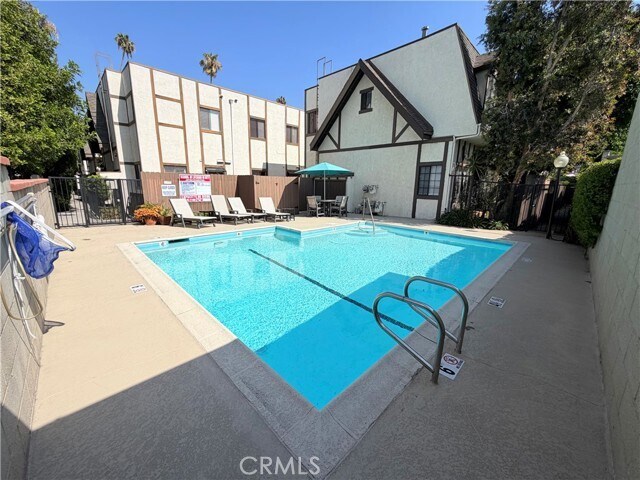 Building Photo - 511 S El Molino Ave