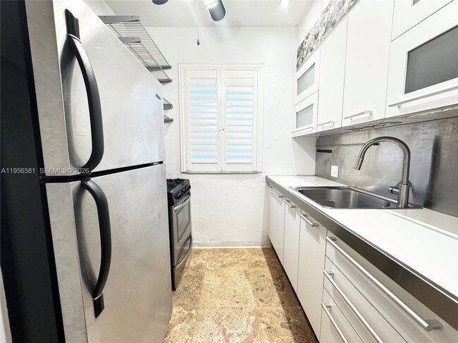 Building Photo - 1056 Jefferson Ave