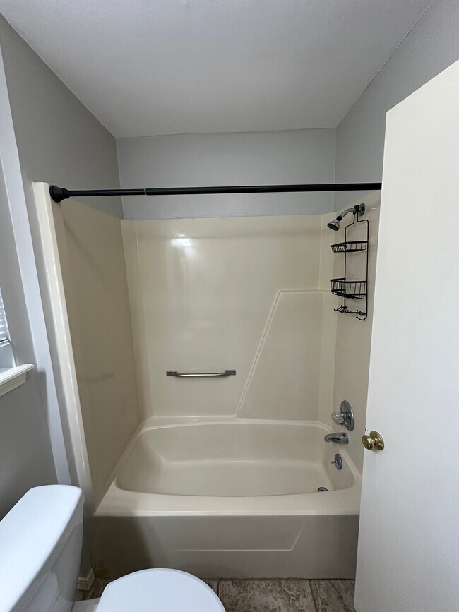 Building Photo - 525 Ridgecrest Rd