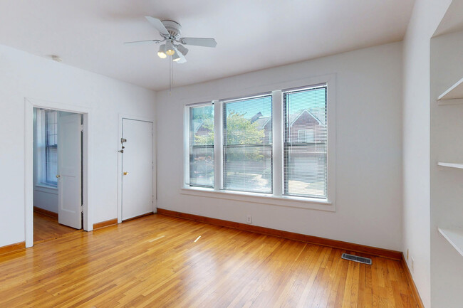 Dining/Living room - 1018 E. 54th Street