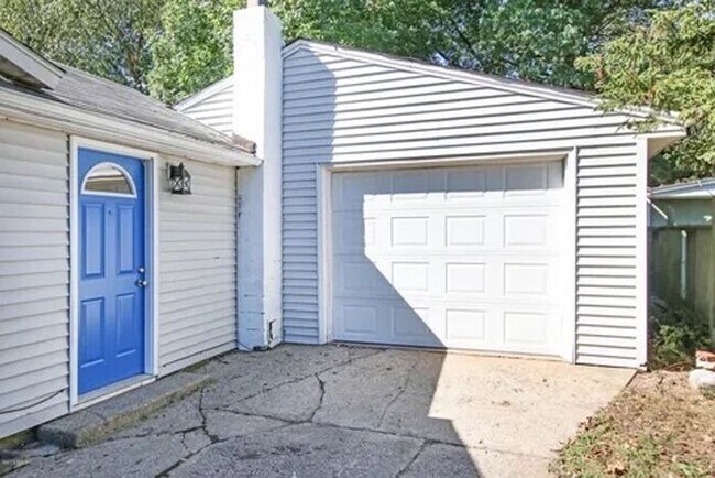 Building Photo - Charming, remodeled 3-Bed/1-Bath Parchment ranch style home with enclosed yard and garage