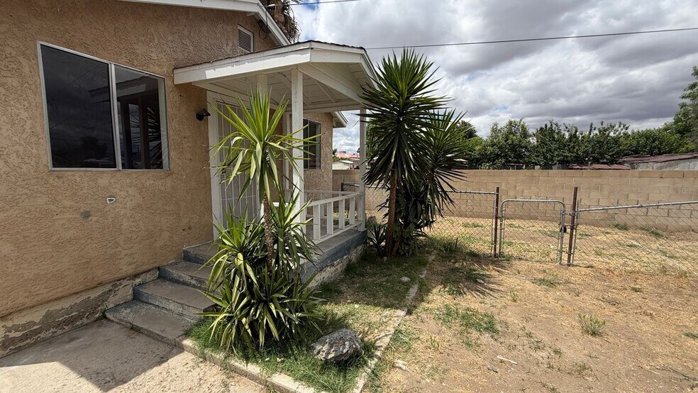 Building Photo - 113 1/2 Harris Drive, Rear House