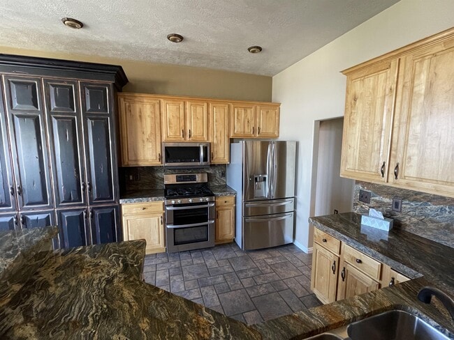 Building Photo - 561 Rocky Knoll Ln