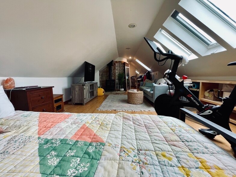 Building Photo - 1701 Taylor St NE