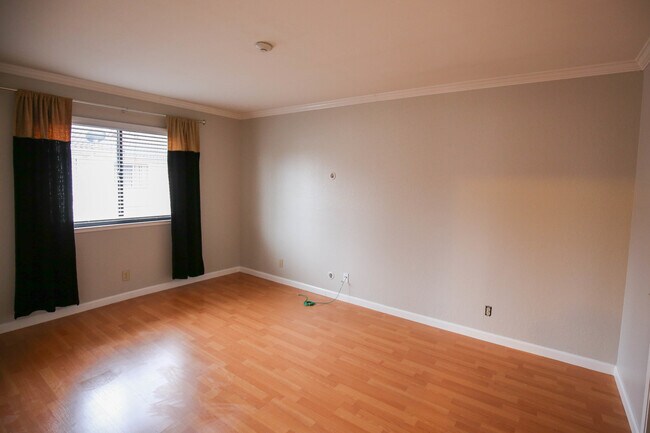 Building Photo - Union City Townhome on Alvarado Niles