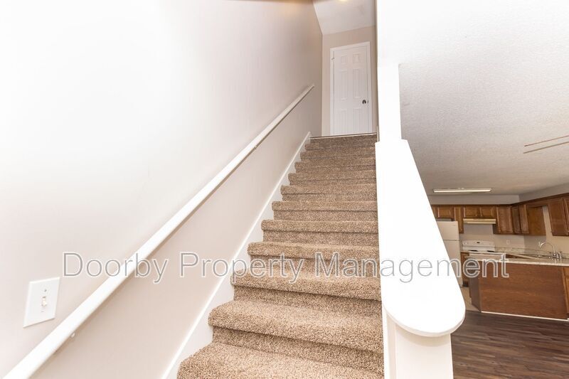 Building Photo - 11 Alice Ln