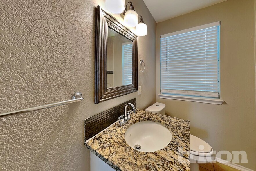 Building Photo - 706 Olney Dr