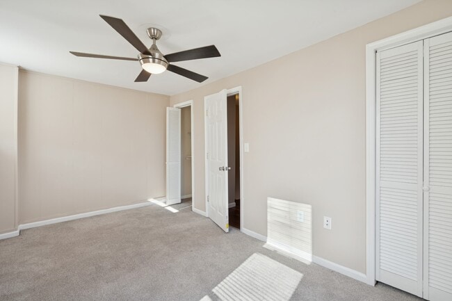 Building Photo - Ravenwood