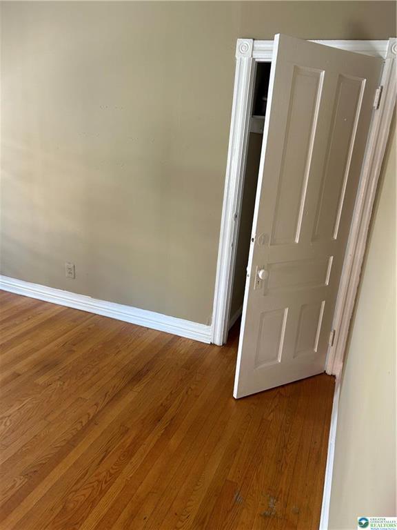 Building Photo - 922 W Court St