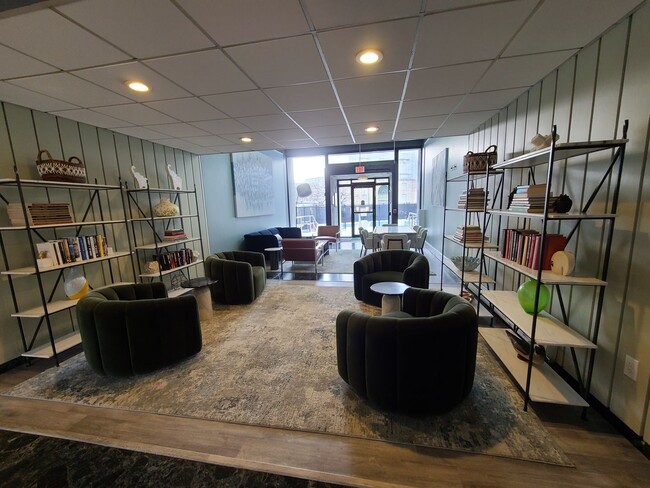 Building Photo - Kenmore Square - Balcony - Pool - Doorman - Garage Parking