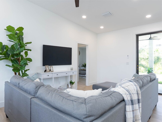 Building Photo - Brand New Construction 3/2  Canal Front Home for Rent in North Port