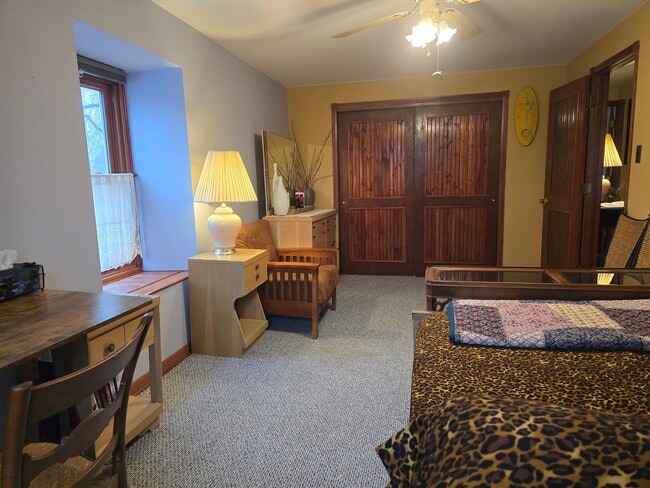 Building Photo - 437 S Craig Pl