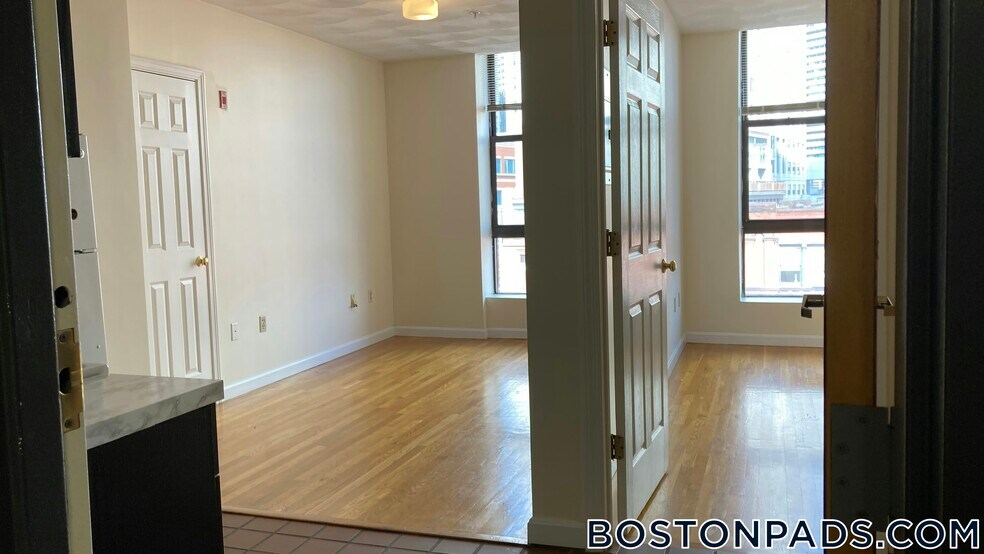 Building Photo - 81 Essex St