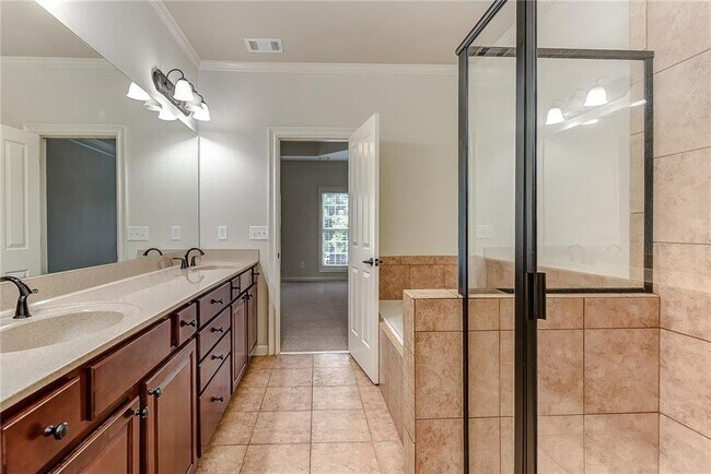 Building Photo - 10424 Park Walk Point