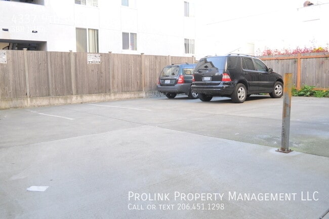 Building Photo - 4337 9th Ave NE