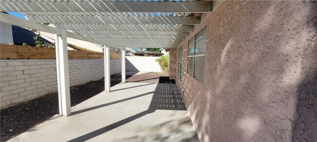 Building Photo - 6561 Avon Ct