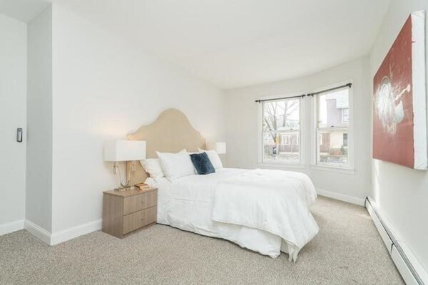 Building Photo - 1431 Cambridge St