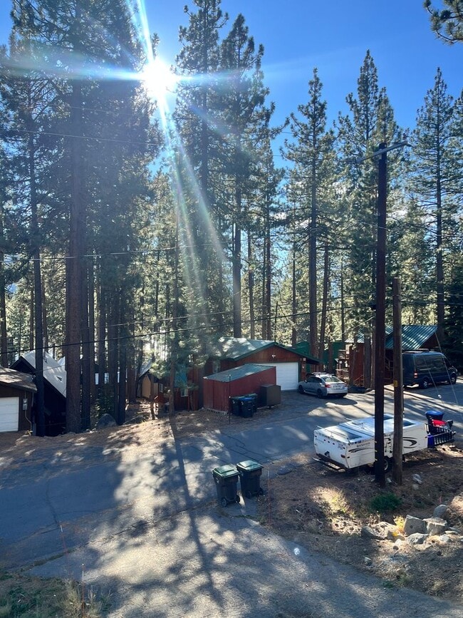 Building Photo - Donner Lake Ski Lease 26/27  — Fully Remodeled Home