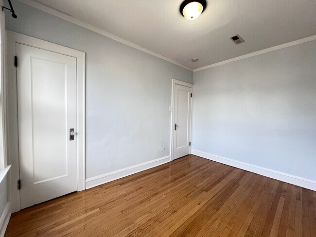 Building Photo - 6424 S Talman Ave