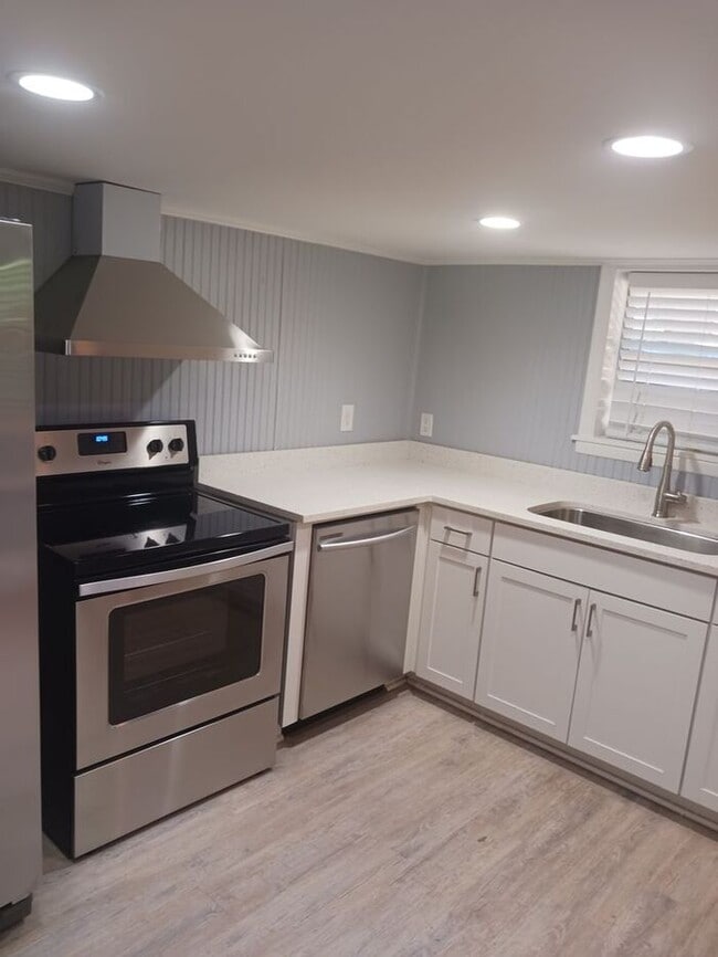 Building Photo - Come Lease at Virginia Highland/Morningside! Don’t miss this amazing offer!