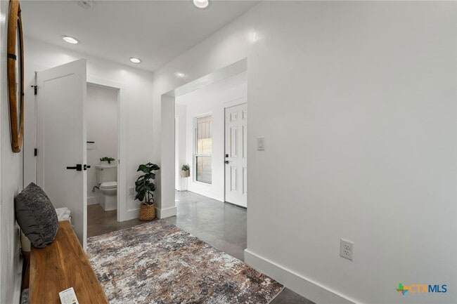 Building Photo - 1210 Angelina St