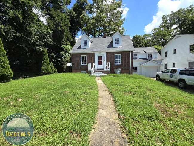 Building Photo - 310 Ridge St NW