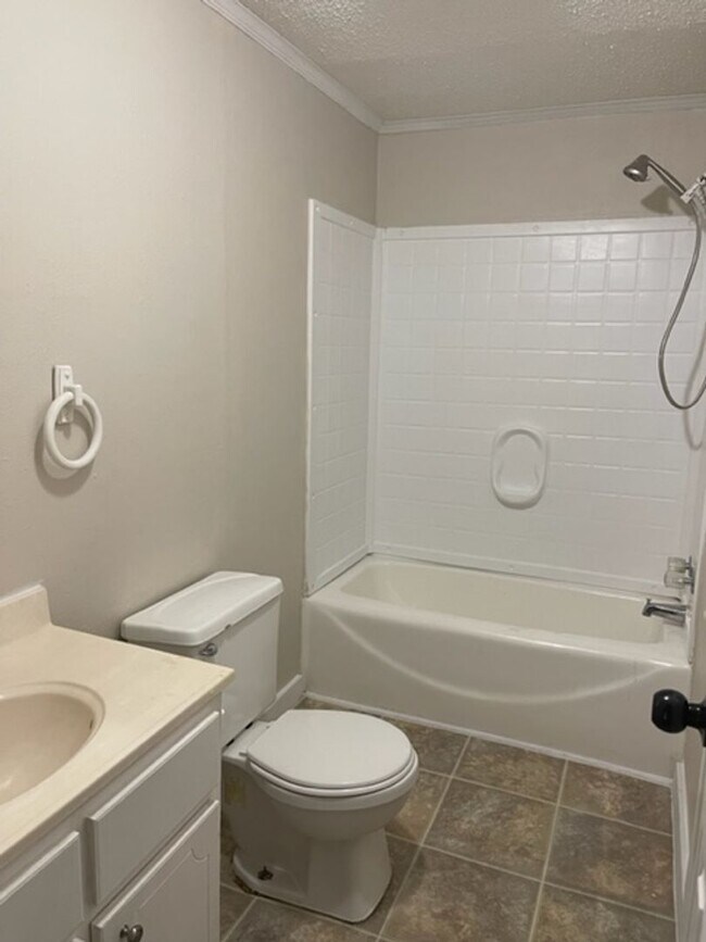 Building Photo - Rustic home in Citronelle