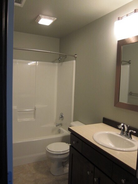 Building Photo - 1906 Leeward Ct