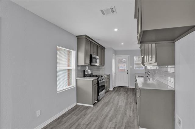 Building Photo - 219 Loma Dr