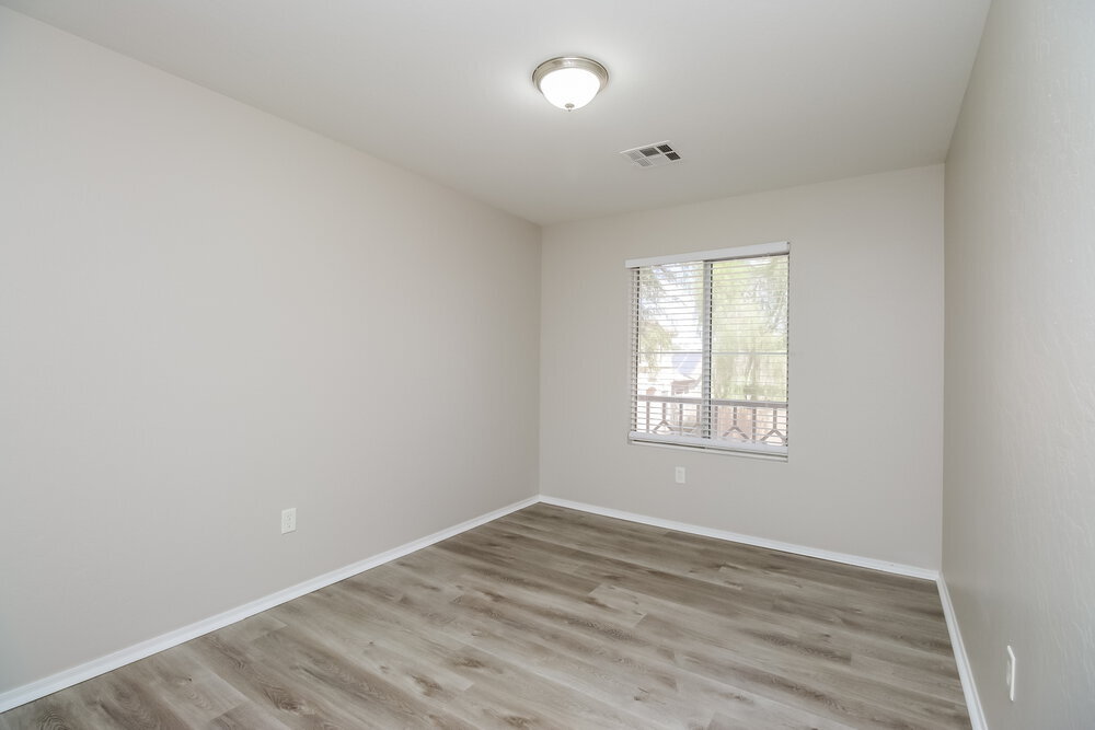 Building Photo - 668 E Colt Ct