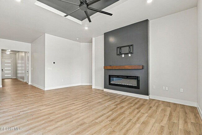 Building Photo - 1807 Ritzy Lou Pl