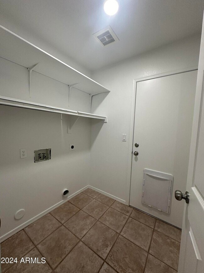 Building Photo - 1300 W Boston St