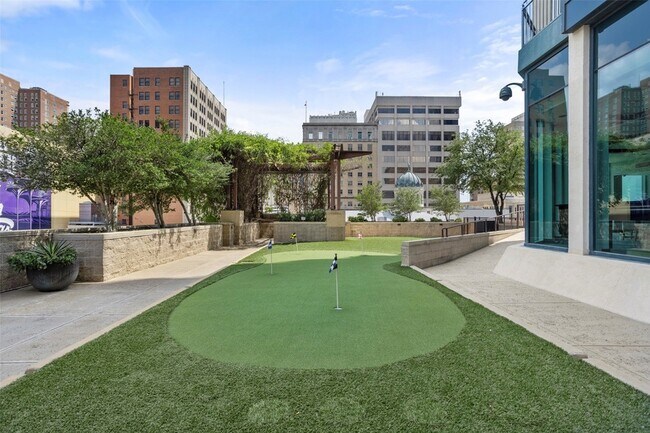 Building Photo - 500 Throckmorton St