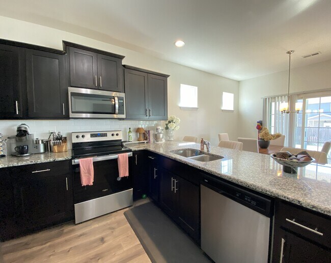 Building Photo - 140 Verdmont Dr