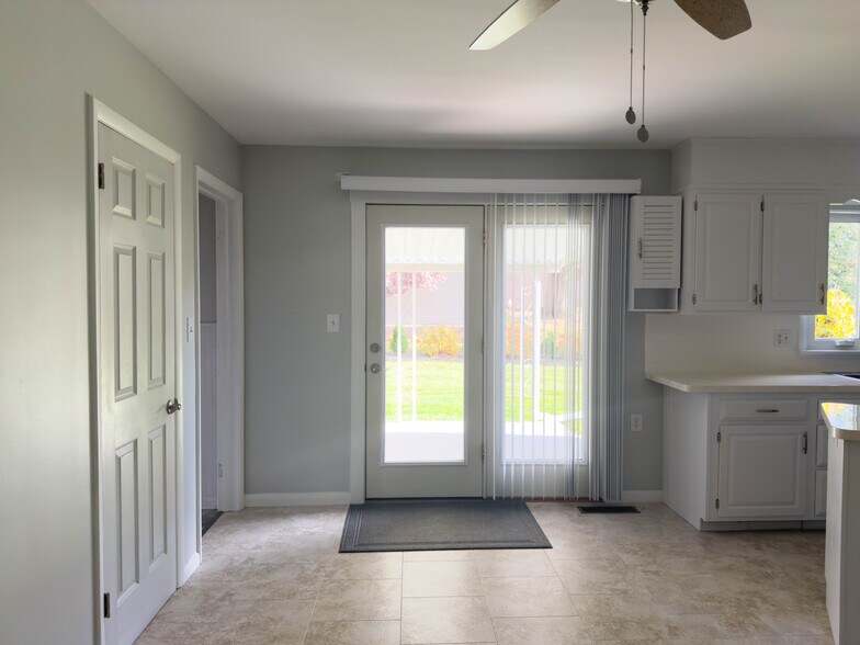 Building Photo - 837 Martin Ave