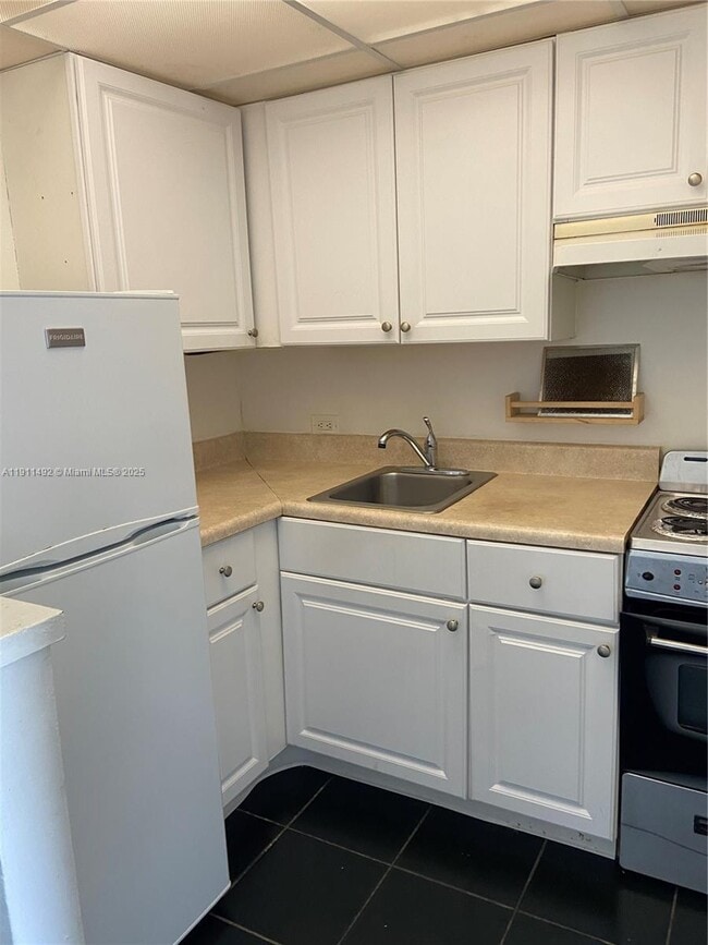 Building Photo - 7904 West Dr