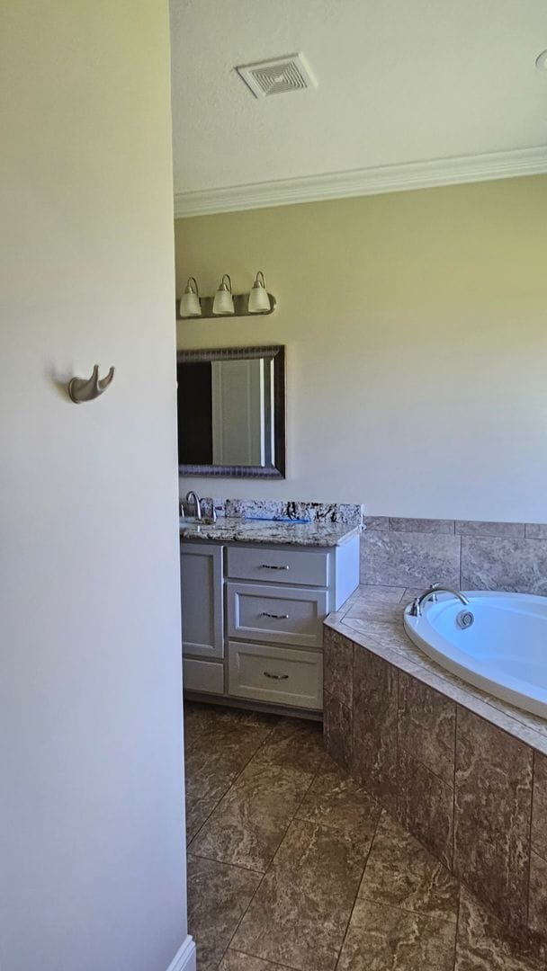 Building Photo - Knights Landing four bedroom home