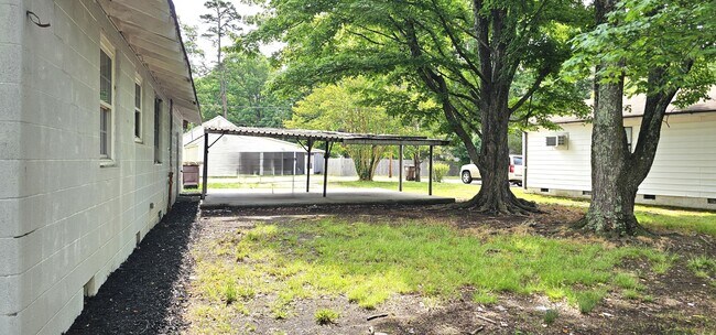 Building Photo - 1001 Burton Ave
