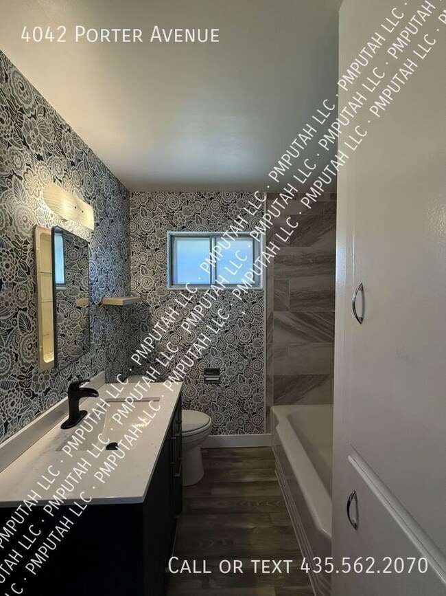 Building Photo - 4042 Porter Ave