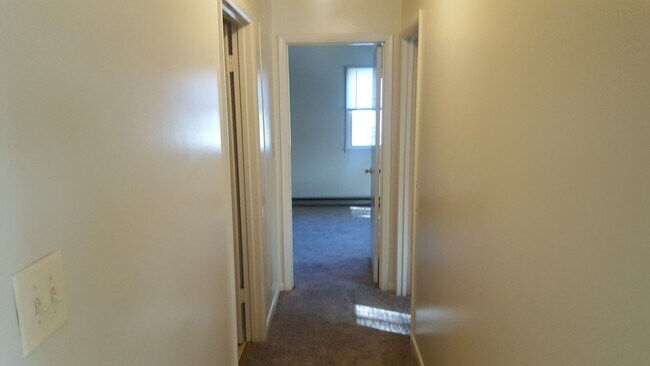 Building Photo - Charming Second-Floor Apartment in Havre de Grace!