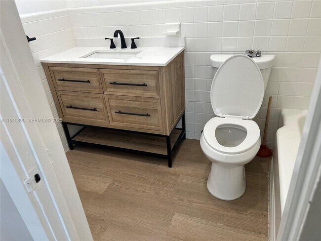 Building Photo - 1280 NE 105th St