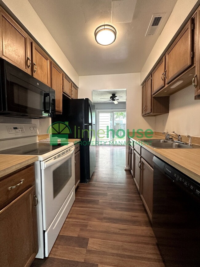 Building Photo - 1318 River Birch Run S