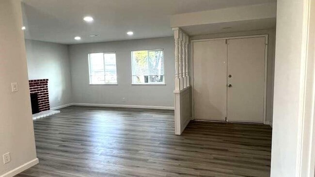 Building Photo - 1281 Saratoga Ave