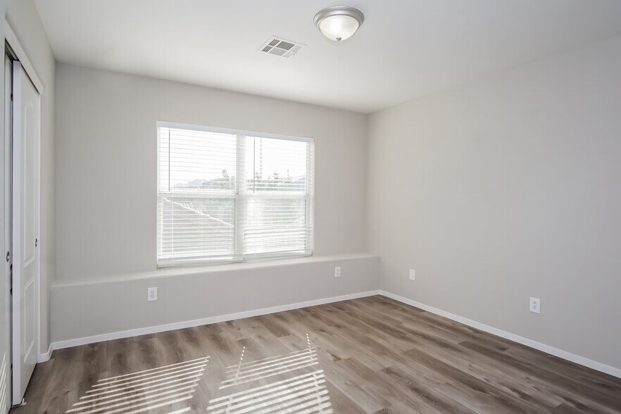 Building Photo - 8860 Ashley Park Ave