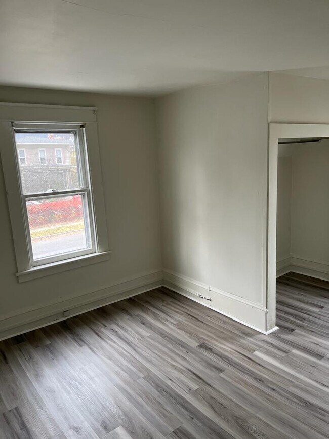 Building Photo - 1000 Walnut St