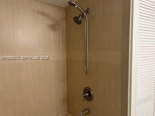 Building Photo - 400 Leslie Dr